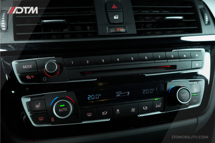 BMW 3 Serie Touring 318i M-Sport | Trekhaak | Leder
