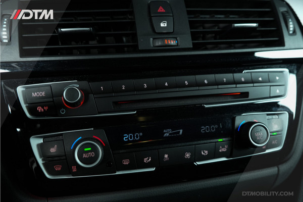 BMW 3 Serie Touring 318i M-Sport | Trekhaak | Leder