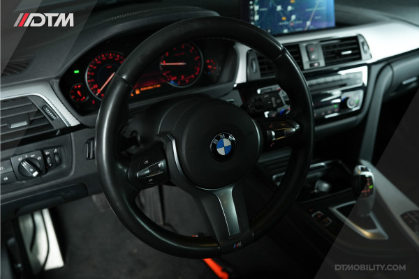 BMW 3 Serie Touring 318i M-Sport | Trekhaak | Leder