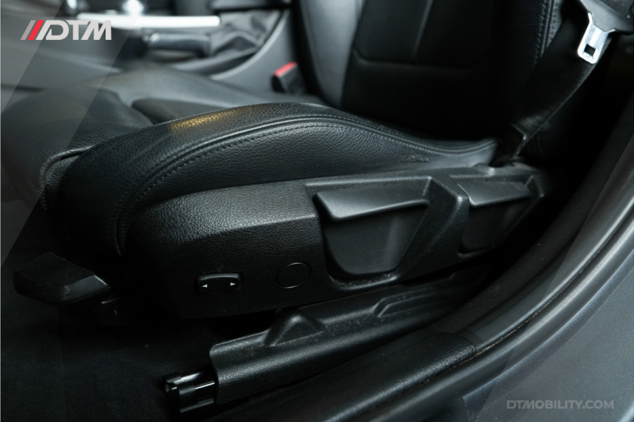 BMW 3 Serie Touring 318i M-Sport | Trekhaak | Leder
