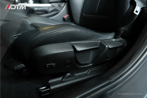 BMW 3 Serie Touring 318i M-Sport | Trekhaak | Leder