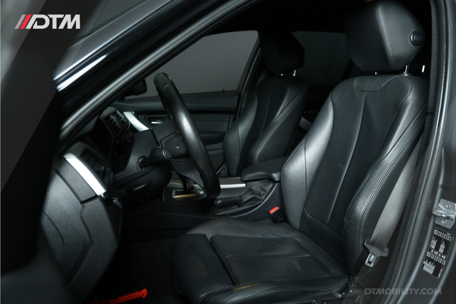 BMW 3 Serie Touring 318i M-Sport | Trekhaak | Leder