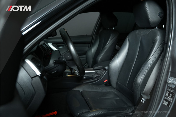 BMW 3 Serie Touring 318i M-Sport | Trekhaak | Leder