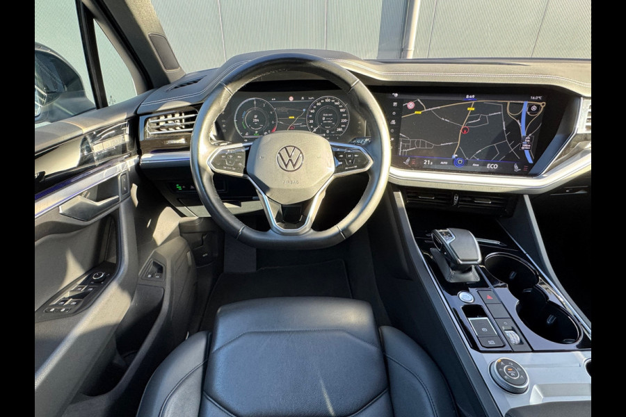 Volkswagen Touareg 3.0 TSi 4MOTION * Blackstyle * Panorama * Trekhaak * Side Assist *