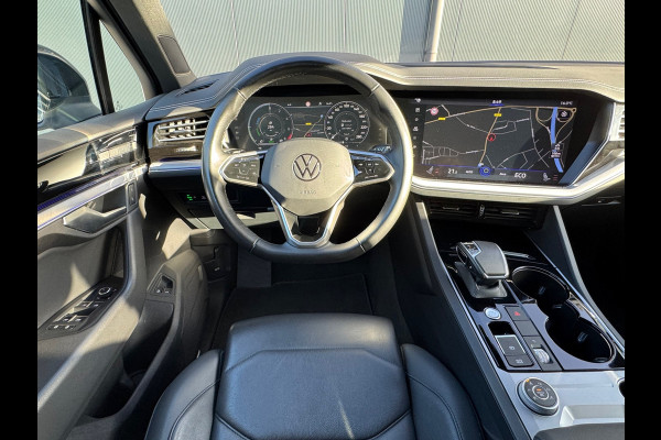 Volkswagen Touareg 3.0 TSi 4MOTION * Blackstyle * Panorama * Trekhaak * Side Assist *