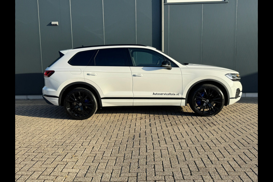Volkswagen Touareg 3.0 TSi 4MOTION * Blackstyle * Panorama * Trekhaak * Side Assist *