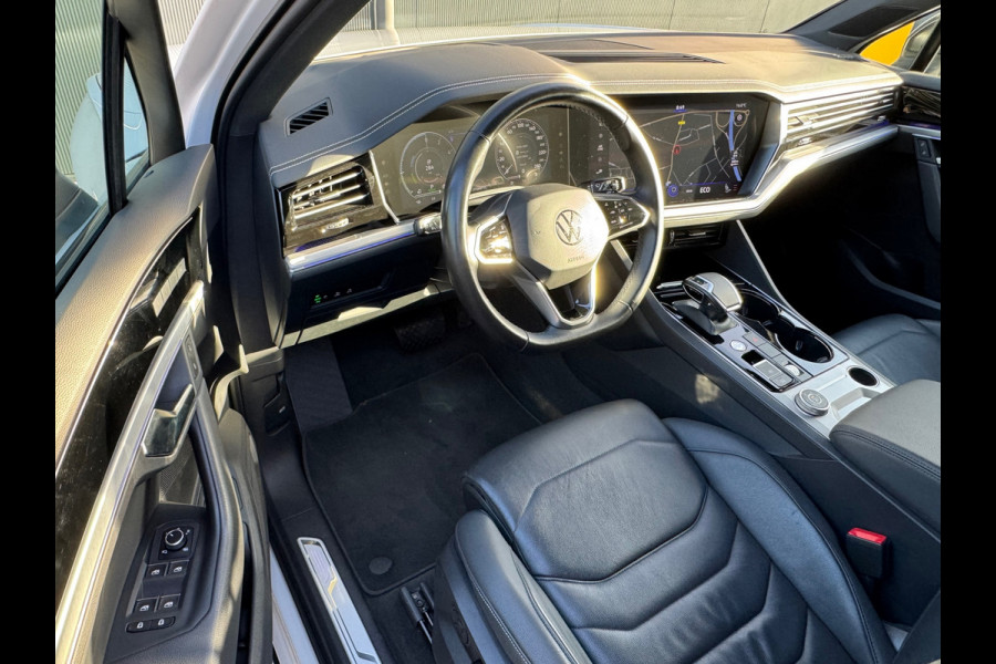 Volkswagen Touareg 3.0 TSi 4MOTION * Blackstyle * Panorama * Trekhaak * Side Assist *