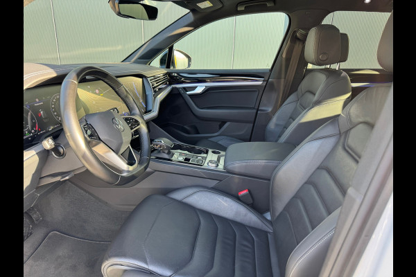 Volkswagen Touareg 3.0 TSi 4MOTION * Blackstyle * Panorama * Trekhaak * Side Assist *