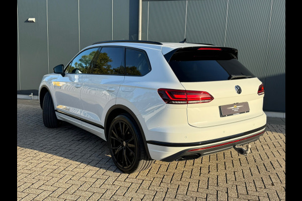 Volkswagen Touareg 3.0 TSi 4MOTION * Blackstyle * Panorama * Trekhaak * Side Assist *