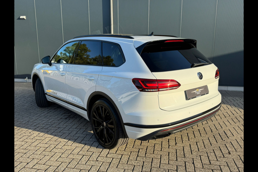 Volkswagen Touareg 3.0 TSi 4MOTION * Blackstyle * Panorama * Trekhaak * Side Assist *