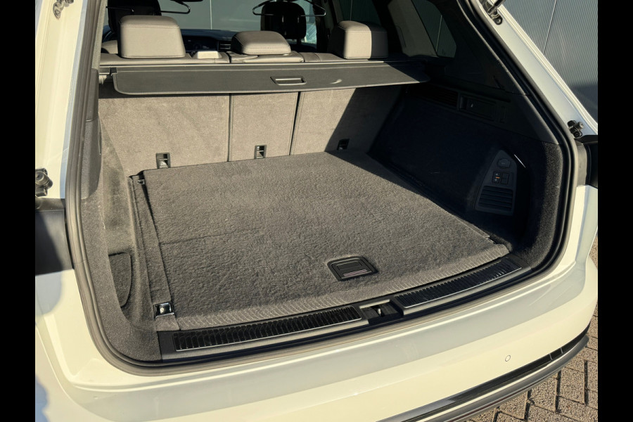 Volkswagen Touareg 3.0 TSi 4MOTION * Blackstyle * Panorama * Trekhaak * Side Assist *