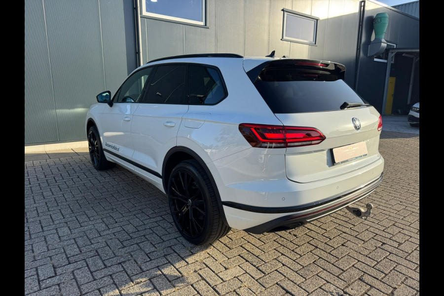 Volkswagen Touareg 3.0 TSi 4MOTION * Blackstyle * Panorama * Trekhaak * Side Assist *