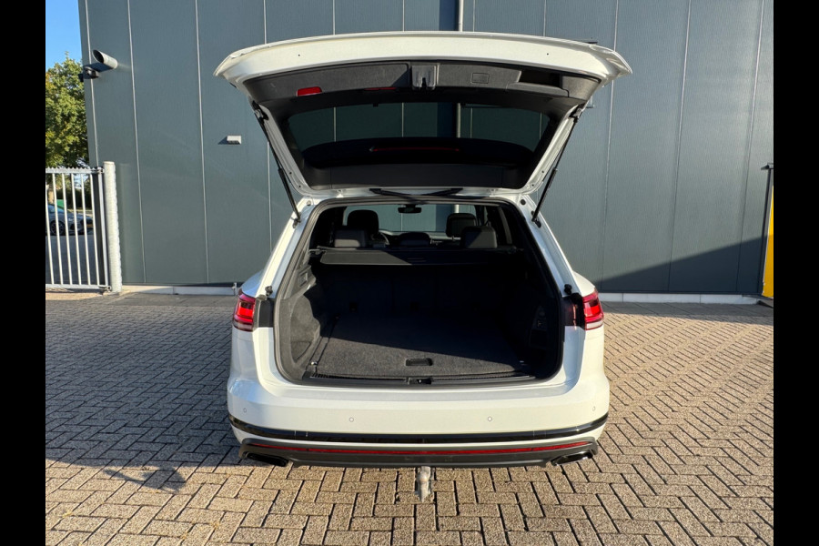 Volkswagen Touareg 3.0 TSi 4MOTION * Blackstyle * Panorama * Trekhaak * Side Assist *