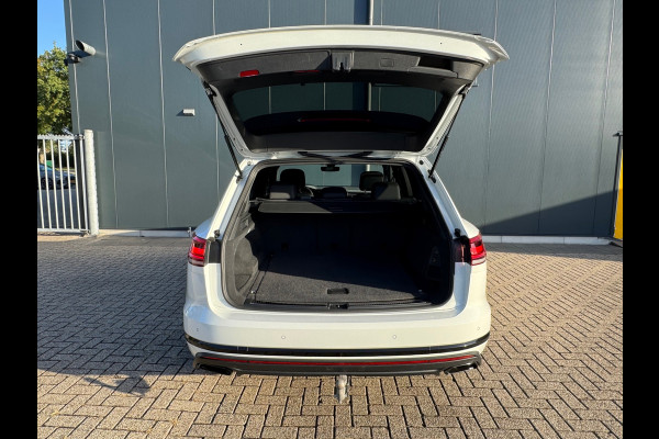 Volkswagen Touareg 3.0 TSi 4MOTION * Blackstyle * Panorama * Trekhaak * Side Assist *