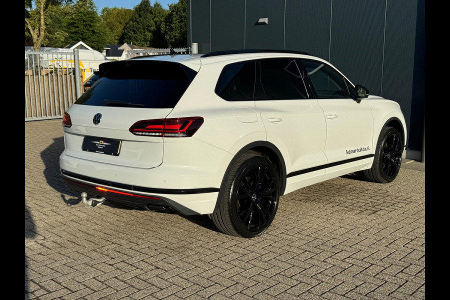Volkswagen Touareg 3.0 TSi 4MOTION * Blackstyle * Panorama * Trekhaak * Side Assist *