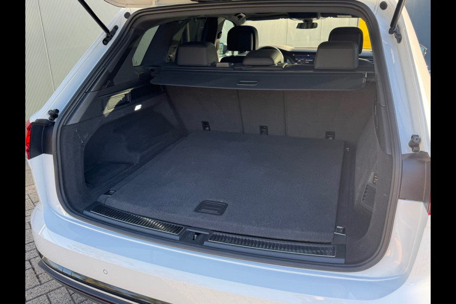 Volkswagen Touareg 3.0 TSi 4MOTION * Blackstyle * Panorama * Trekhaak * Side Assist *