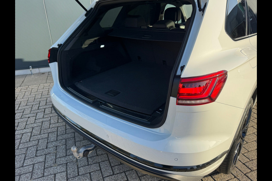 Volkswagen Touareg 3.0 TSi 4MOTION * Blackstyle * Panorama * Trekhaak * Side Assist *