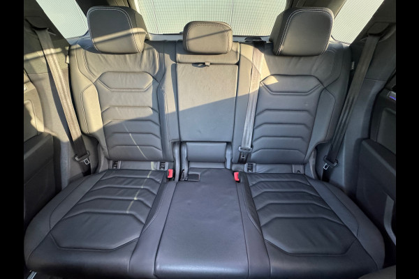 Volkswagen Touareg 3.0 TSi 4MOTION * Blackstyle * Panorama * Trekhaak * Side Assist *