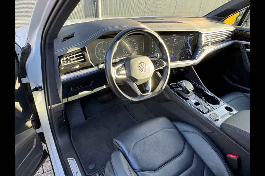 Volkswagen Touareg 3.0 TSi 4MOTION * Blackstyle * Panorama * Trekhaak * Side Assist *