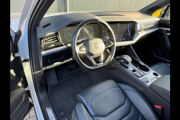 Volkswagen Touareg 3.0 TSi 4MOTION * Blackstyle * Panorama * Trekhaak * Side Assist *