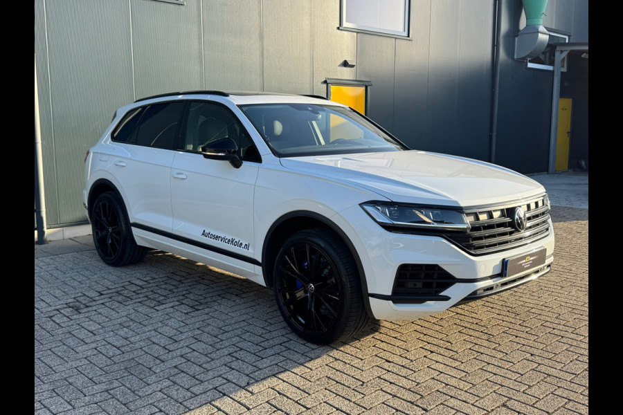 Volkswagen Touareg 3.0 TSi 4MOTION * Blackstyle * Panorama * Trekhaak * Side Assist *