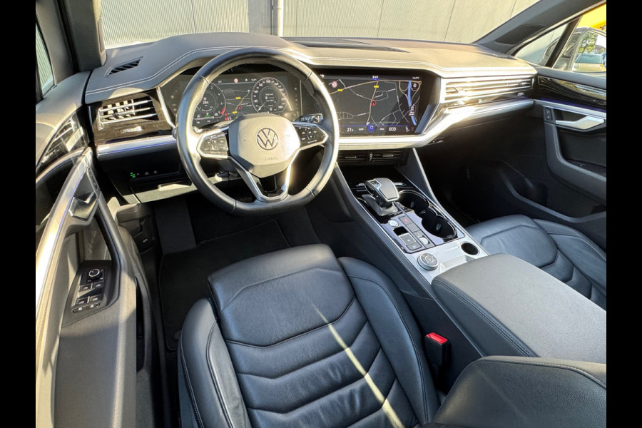 Volkswagen Touareg 3.0 TSi 4MOTION * Blackstyle * Panorama * Trekhaak * Side Assist *