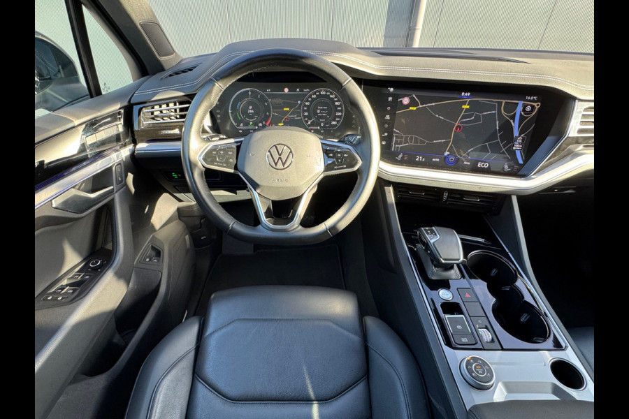 Volkswagen Touareg 3.0 TSi 4MOTION * Blackstyle * Panorama * Trekhaak * Side Assist *
