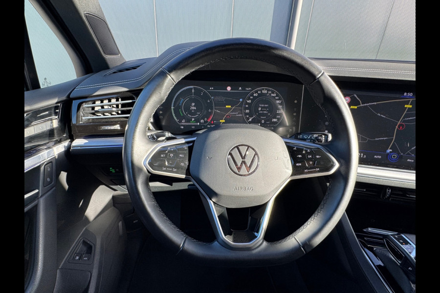 Volkswagen Touareg 3.0 TSi 4MOTION * Blackstyle * Panorama * Trekhaak * Side Assist *