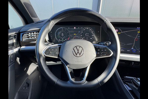 Volkswagen Touareg 3.0 TSi 4MOTION * Blackstyle * Panorama * Trekhaak * Side Assist *
