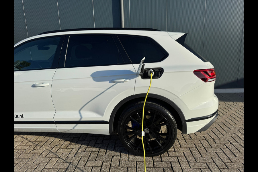 Volkswagen Touareg 3.0 TSi 4MOTION * Blackstyle * Panorama * Trekhaak * Side Assist *