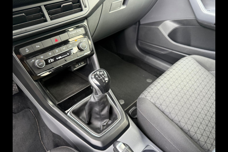 Volkswagen T-Cross 1.0 TSI 110PK Life - Climate - Parkeerhulp - Media Apple/Android - Cruise Volkswagen T-Cross 1.0 TSI 110PK Life - Climate - Parkeerhulp - Media Apple/Android - Cruise