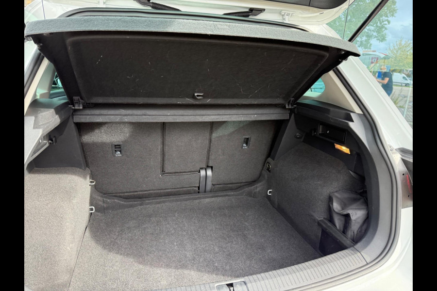 Volkswagen Tiguan 1.5 TSI Comfortline - Navi - Climate - Cruise - Parkeerhulp - Org.NL