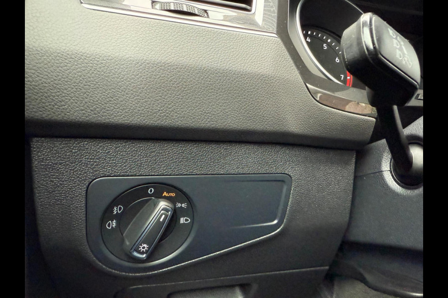 Volkswagen Tiguan 1.5 TSI Comfortline - Navi - Climate - Cruise - Parkeerhulp - Org.NL