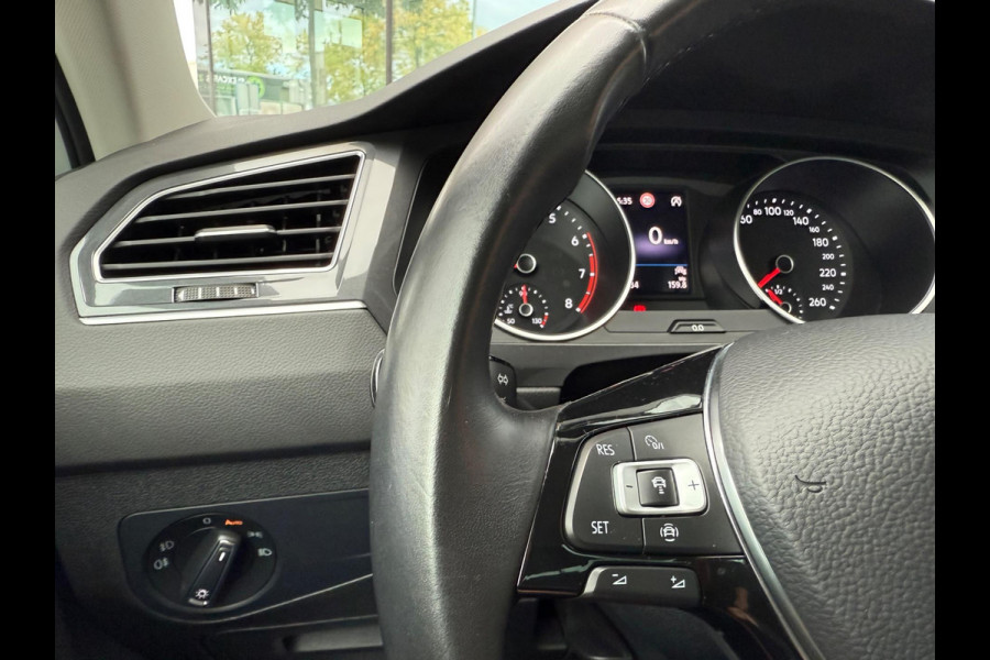 Volkswagen Tiguan 1.5 TSI Comfortline - Navi - Climate - Cruise - Parkeerhulp - Org.NL