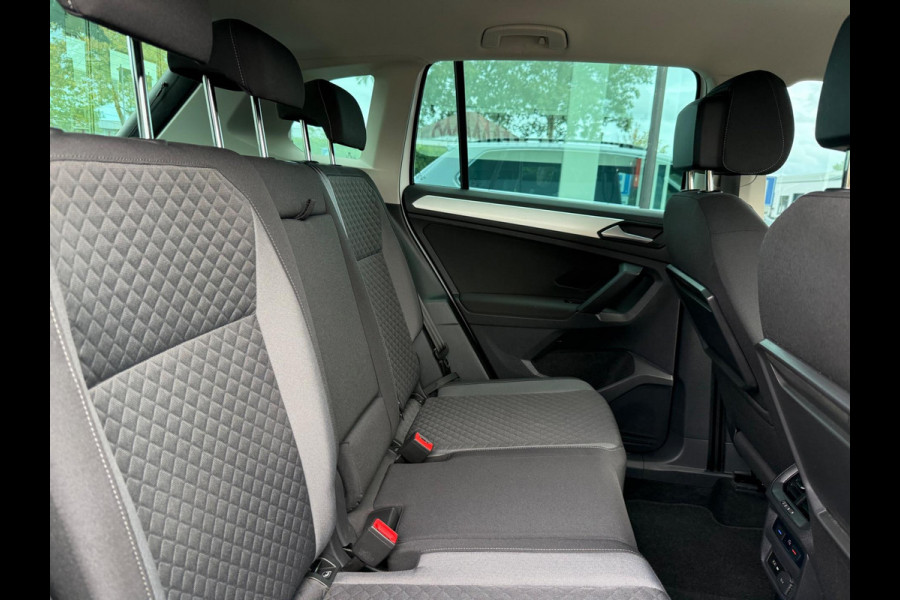Volkswagen Tiguan 1.5 TSI Comfortline - Navi - Climate - Cruise - Parkeerhulp - Org.NL