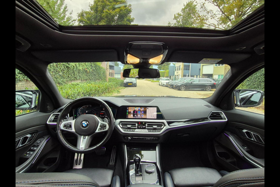 BMW 3-serie G20 330i M Edition Plus volle optielijst! Android CarPlay Pano M Stoel HUD Camera NAP NL 1e EIG Laser Spoiler M Remmen