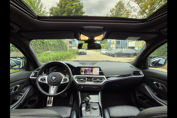 BMW 3-serie G20 330i M Edition Plus volle optielijst! Android CarPlay Pano M Stoel HUD Camera NAP NL 1e EIG Laser Spoiler M Remmen