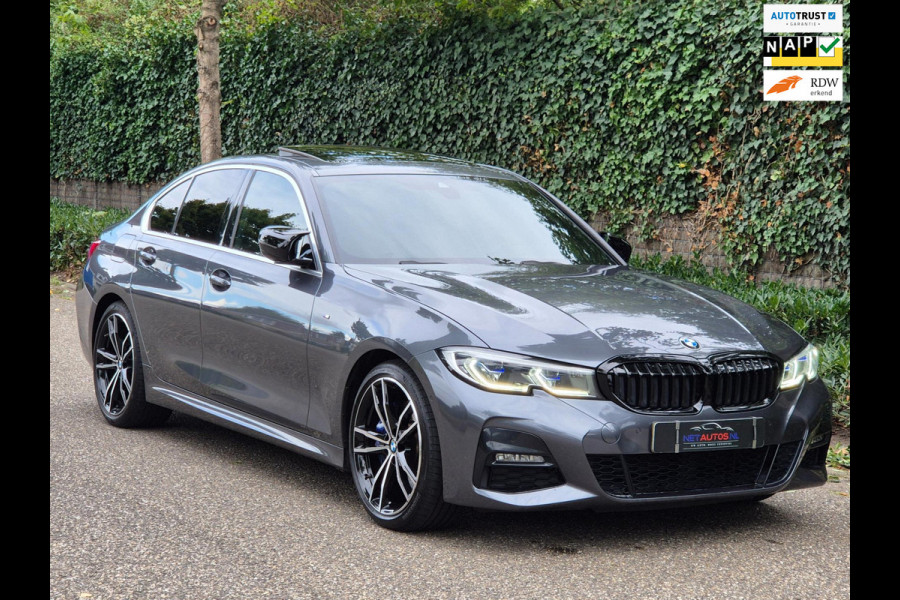 BMW 3-serie G20 330i M Edition Plus volle optielijst! Android CarPlay Pano M Stoel HUD Camera NAP NL 1e EIG Laser Spoiler M Remmen
