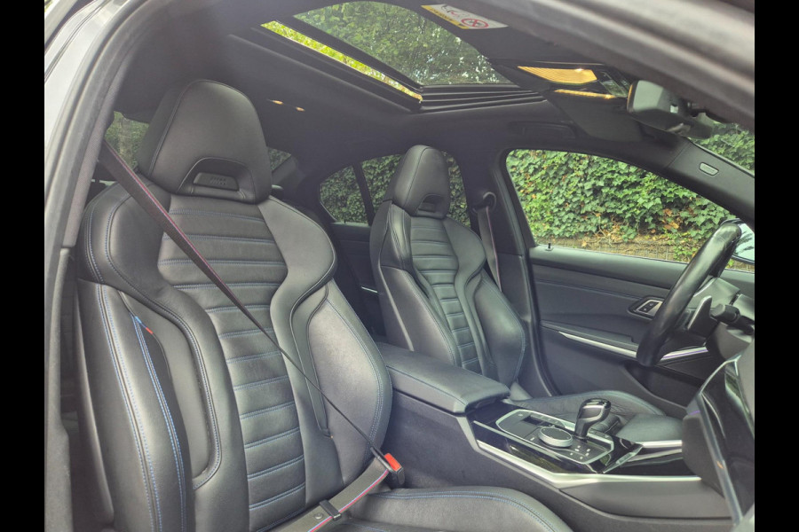 BMW 3-serie G20 330i M Edition Plus volle optielijst! Android CarPlay Pano M Stoel HUD Camera NAP NL 1e EIG Laser Spoiler M Remmen