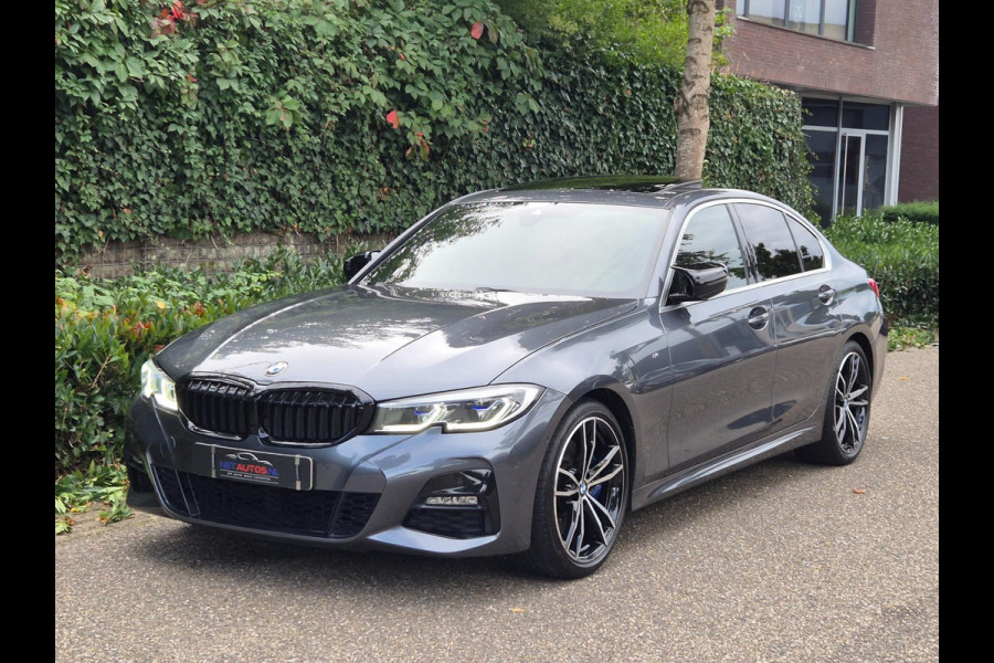 BMW 3-serie G20 330i M Edition Plus volle optielijst! Android CarPlay Pano M Stoel HUD Camera NAP NL 1e EIG Laser Spoiler M Remmen