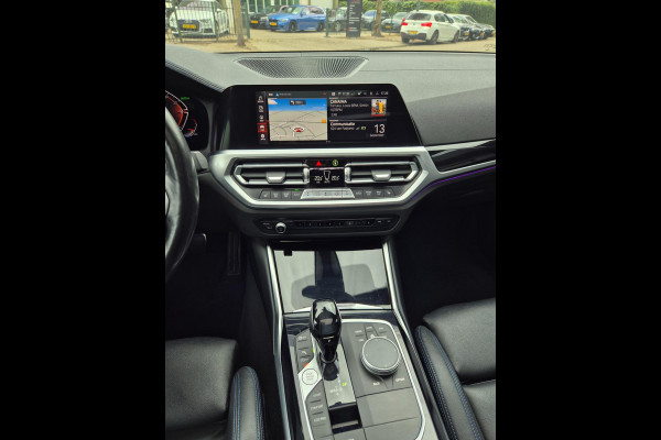 BMW 3-serie G20 330i M Edition Plus volle optielijst! Android CarPlay Pano M Stoel HUD Camera NAP NL 1e EIG Laser Spoiler M Remmen