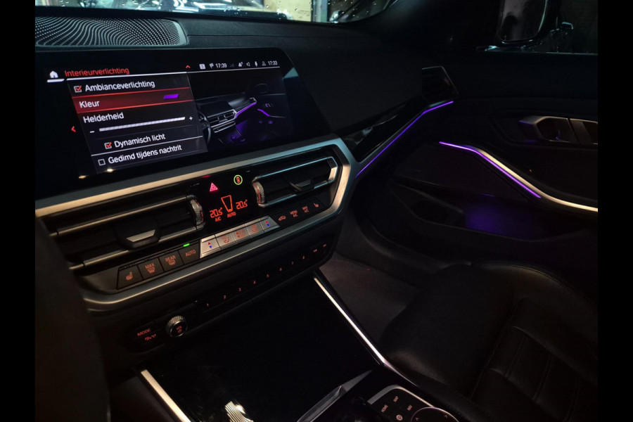BMW 3-serie G20 330i M Edition Plus volle optielijst! Android CarPlay Pano M Stoel HUD Camera NAP NL 1e EIG Laser Spoiler M Remmen