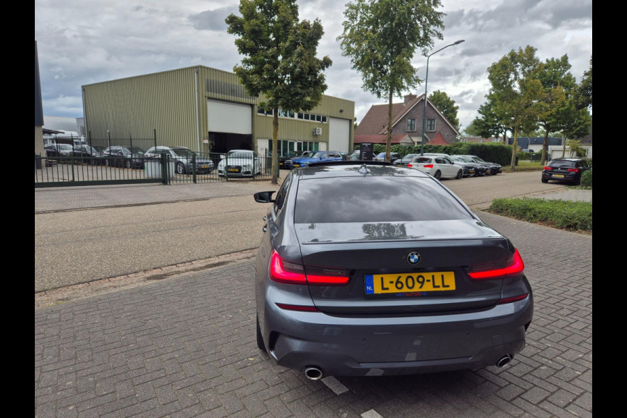 BMW 3-serie G20 330i M Edition Plus volle optielijst! Android CarPlay Pano M Stoel HUD Camera NAP NL 1e EIG Laser Spoiler M Remmen