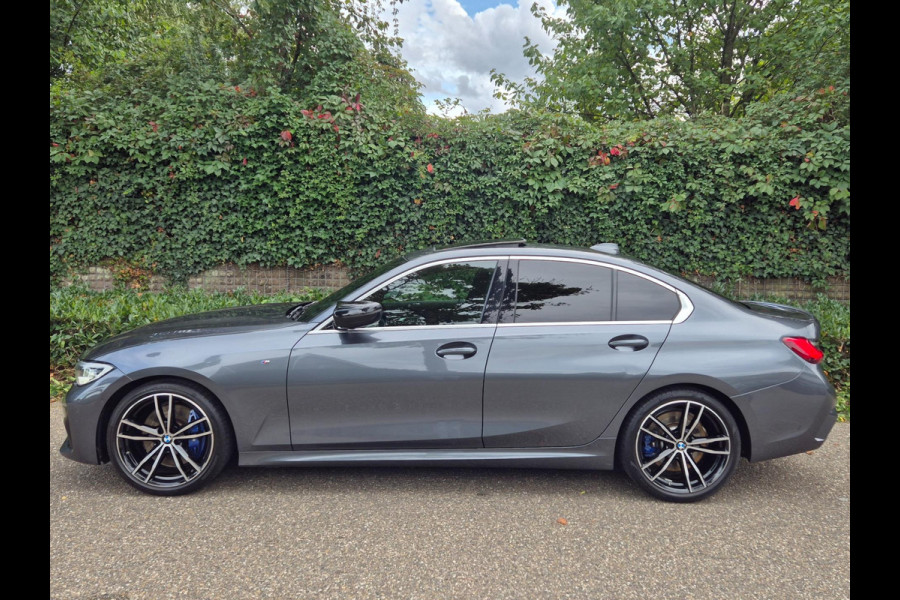BMW 3-serie G20 330i M Edition Plus volle optielijst! Android CarPlay Pano M Stoel HUD Camera NAP NL 1e EIG Laser Spoiler M Remmen