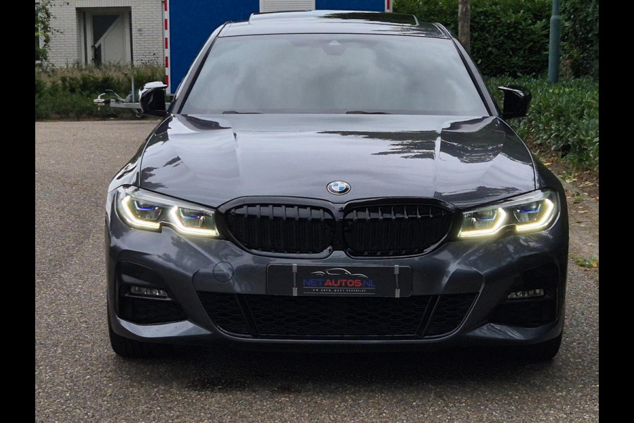 BMW 3-serie G20 330i M Edition Plus volle optielijst! Android CarPlay Pano M Stoel HUD Camera NAP NL 1e EIG Laser Spoiler M Remmen