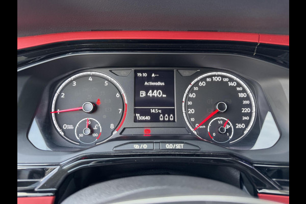Volkswagen Polo 1.0 TSI 95pk Beats CarPlay Navigatie Stoelvw Leder 17 inch