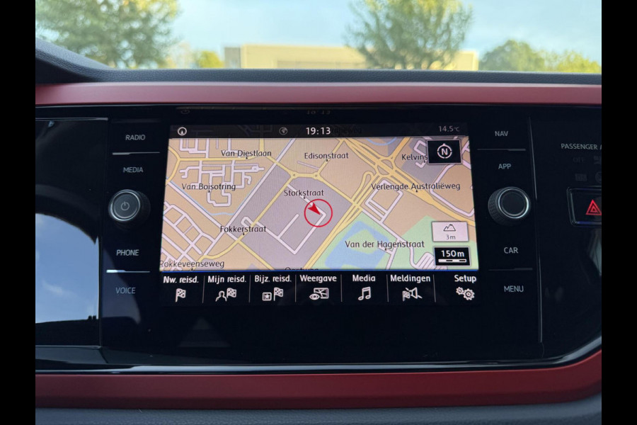 Volkswagen Polo 1.0 TSI 95pk Beats CarPlay Navigatie Stoelvw Leder 17 inch