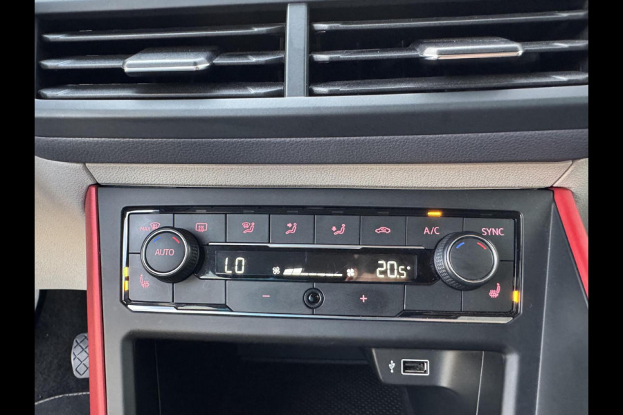 Volkswagen Polo 1.0 TSI 95pk Beats CarPlay Navigatie Stoelvw Leder 17 inch