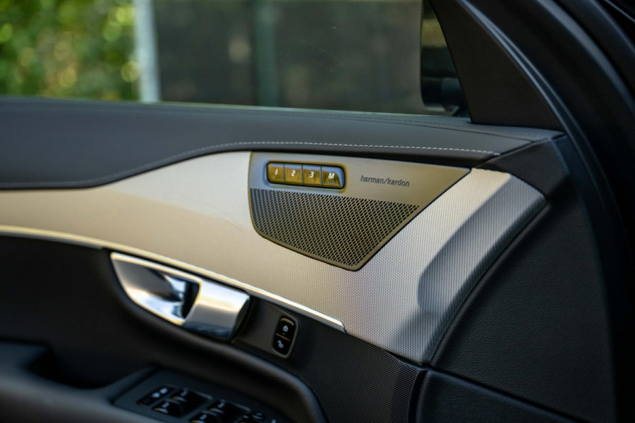 Volvo XC90 2.0 T8 Recharge AWD Ultra Bright 455pk Luchtvering
