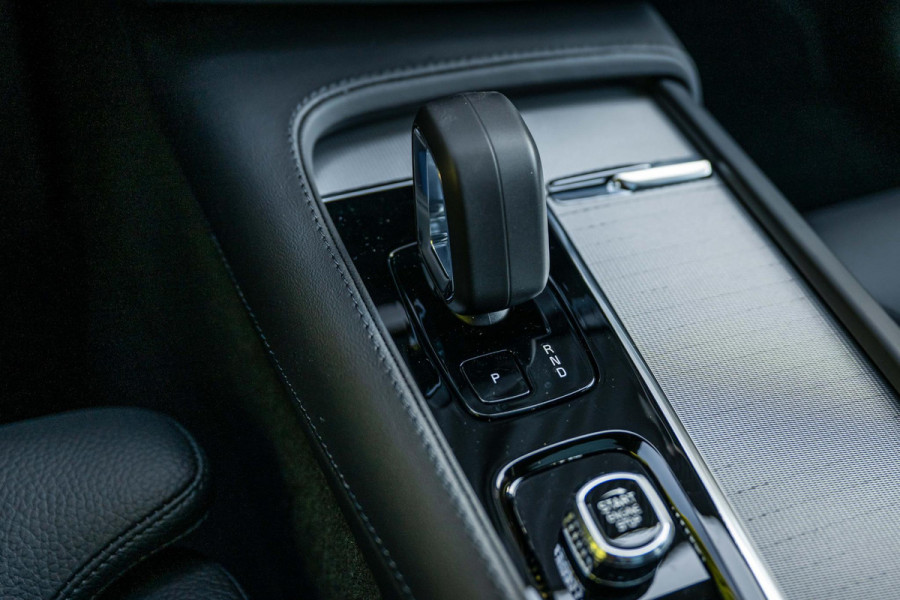 Volvo XC90 2.0 T8 Recharge AWD Ultra Bright 455pk Luchtvering